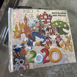 Walt Disney World Parks 2020 Silver Autograph and Photo Book with Pen NEW SEALED